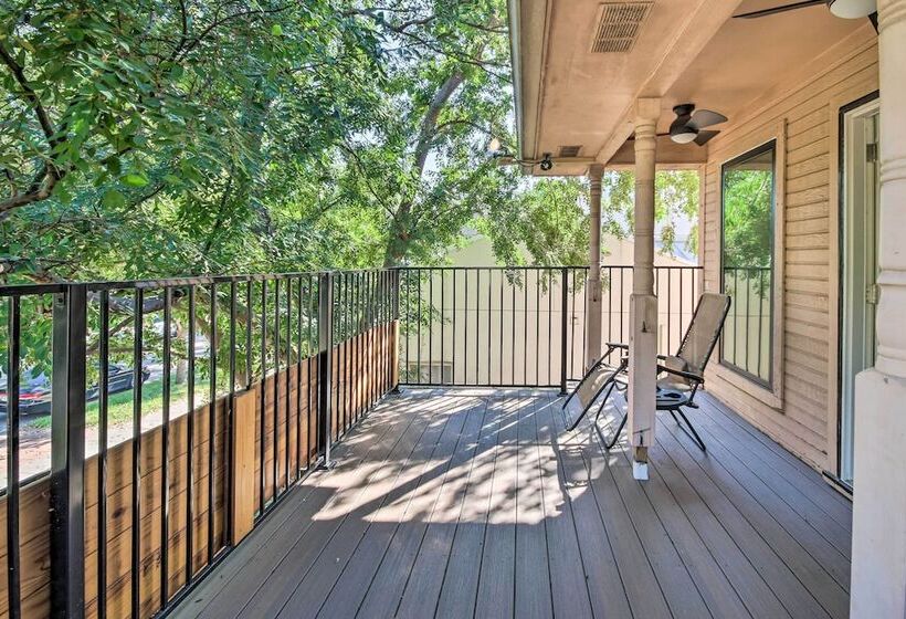 Family Friendly Houston Home W/ Private Backyard!