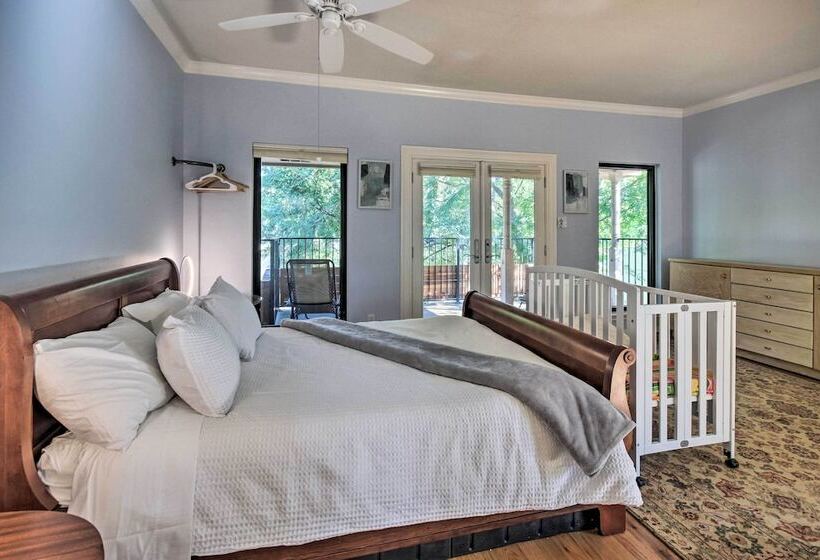 Family Friendly Houston Home W/ Private Backyard!