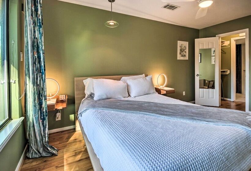 Family Friendly Houston Home W/ Private Backyard!