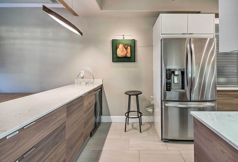 Family Friendly Houston Home W/ Private Backyard!