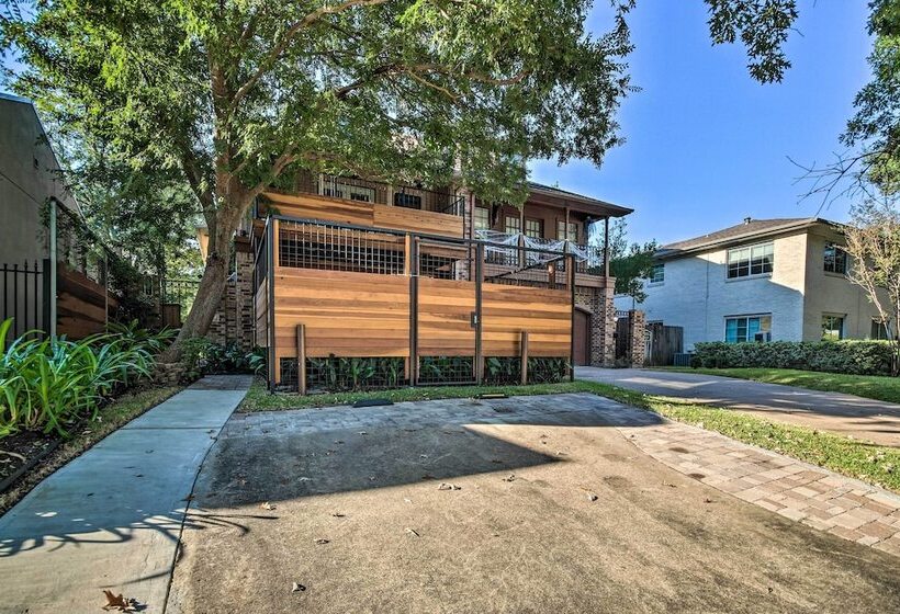 Family Friendly Houston Home W/ Private Backyard!