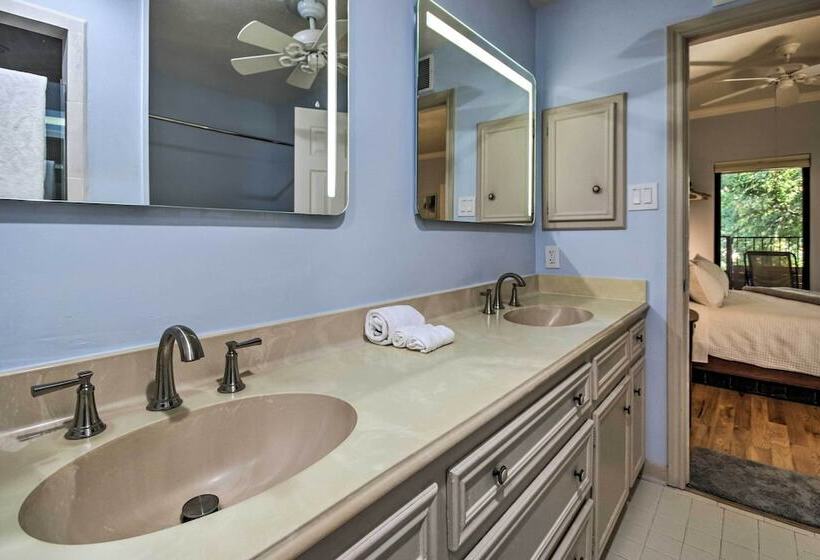 Family Friendly Houston Home W/ Private Backyard!