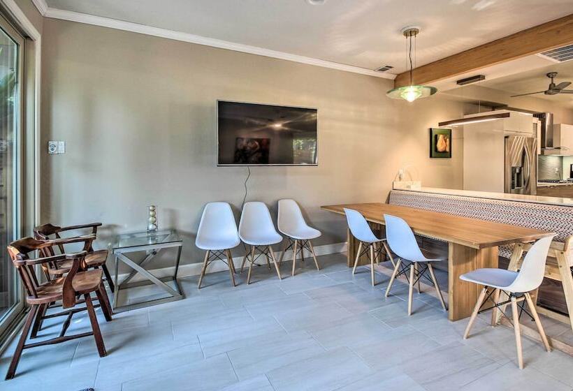 Family Friendly Houston Home W/ Private Backyard!