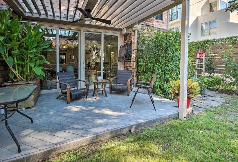 Family Friendly Houston Home W/ Private Backyard!