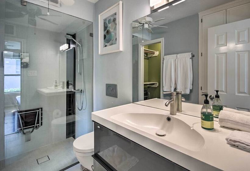 Family Friendly Houston Home W/ Private Backyard!