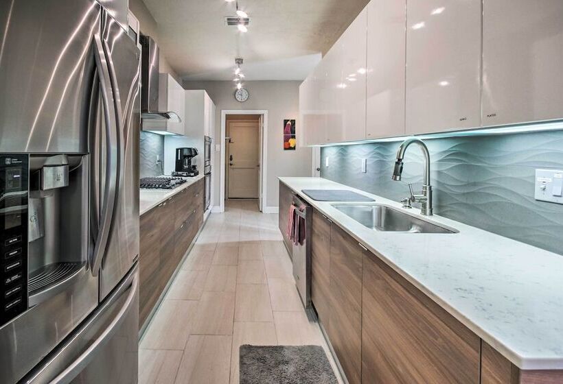 Family Friendly Houston Home W/ Private Backyard!