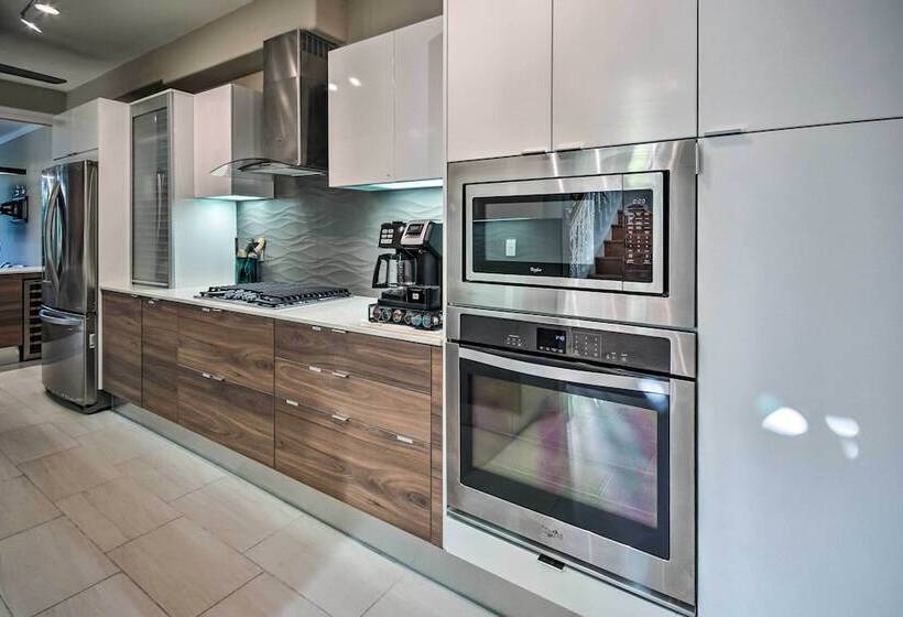 Family Friendly Houston Home W/ Private Backyard!