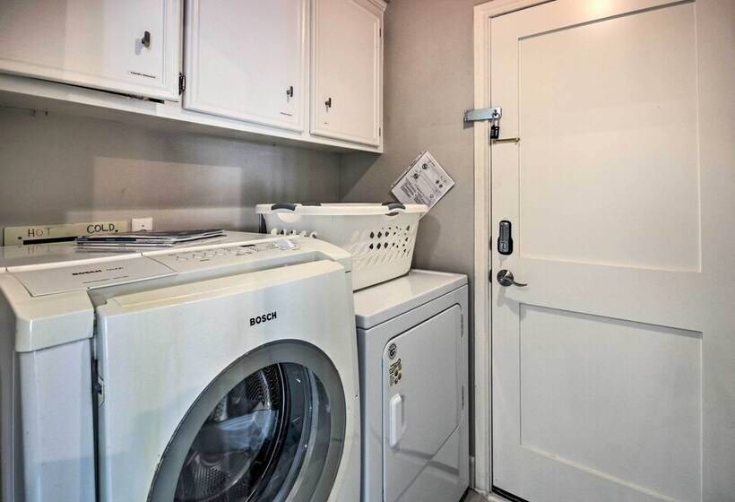 Family Friendly Houston Home W/ Private Backyard!