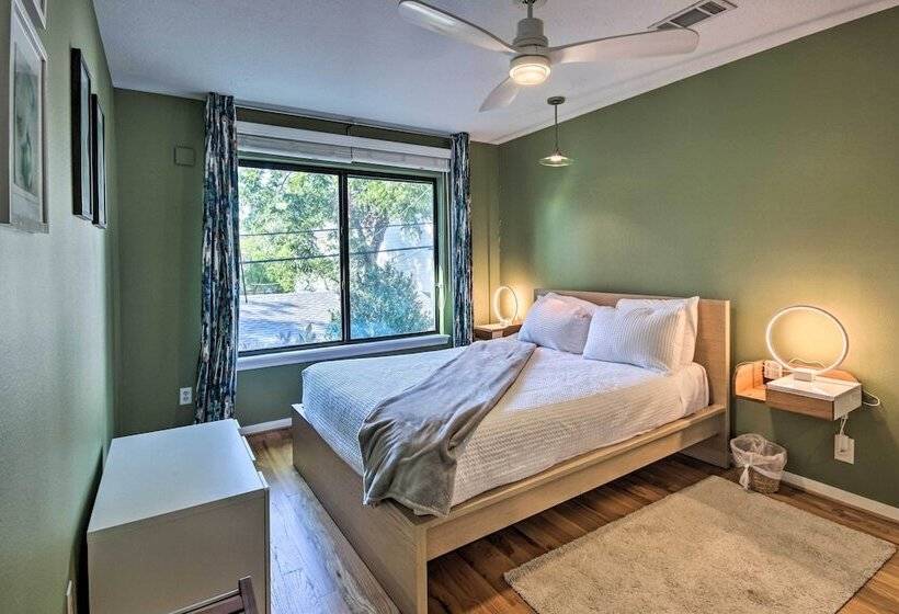 Family Friendly Houston Home W/ Private Backyard!