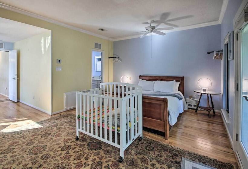 Family Friendly Houston Home W/ Private Backyard!