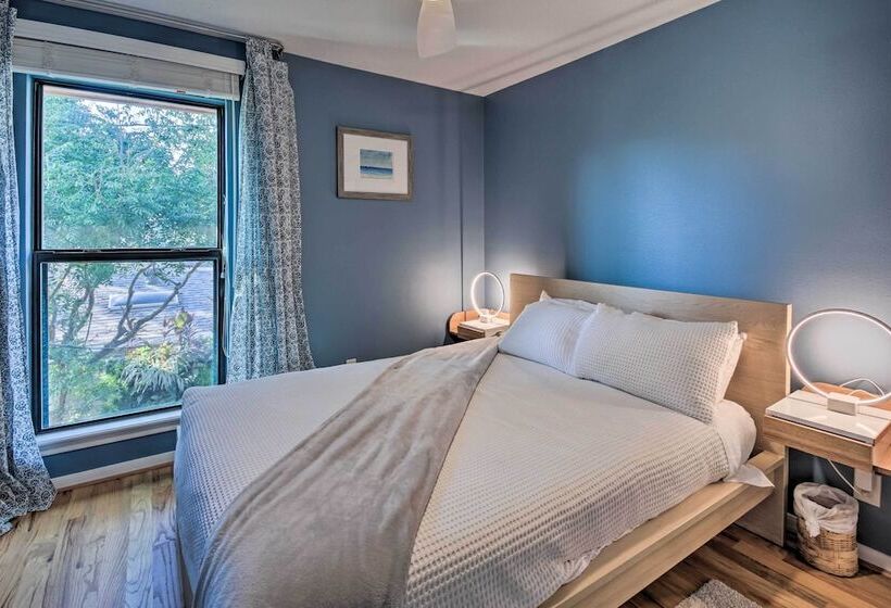 Family Friendly Houston Home W/ Private Backyard!