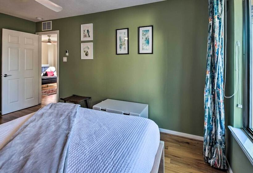 Family Friendly Houston Home W/ Private Backyard!