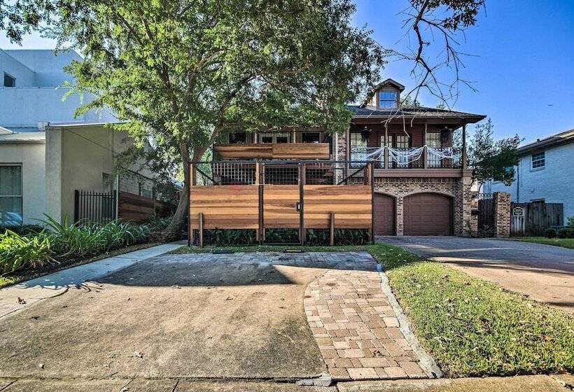 Family Friendly Houston Home W/ Private Backyard!