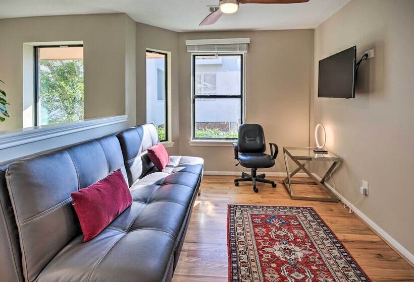 Family Friendly Houston Home W/ Private Backyard!