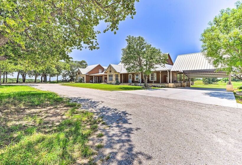 Sunset Ranch W/ Pool & Hot Tub On 29 Acres!