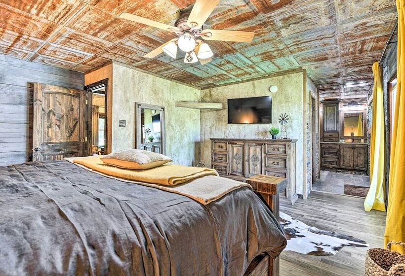 Sunset Ranch W/ Pool & Hot Tub On 29 Acres!