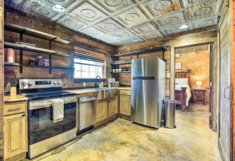 Sunset Ranch W/ Pool & Hot Tub On 29 Acres!