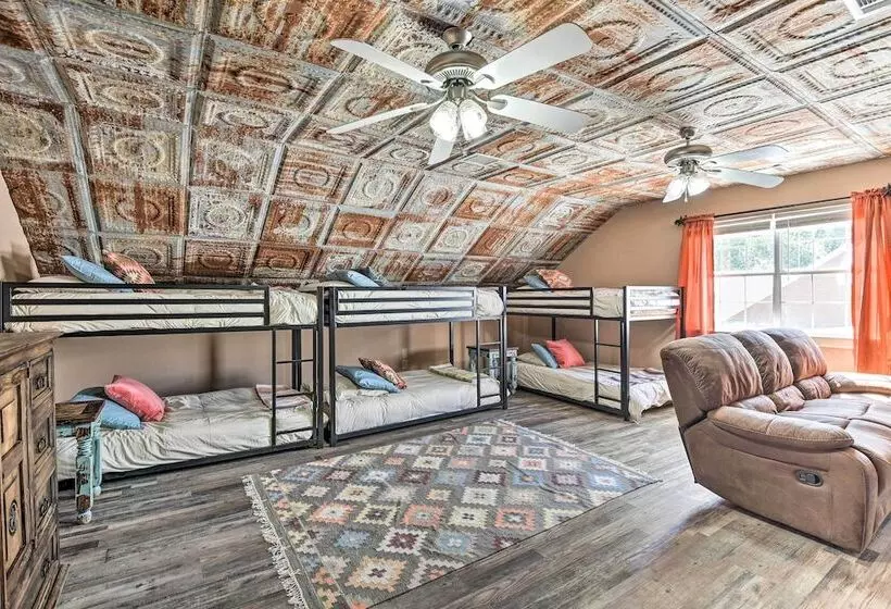 Sunset Ranch W/ Pool & Hot Tub On 29 Acres!