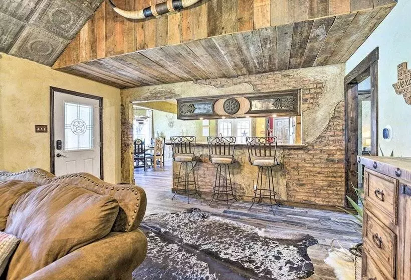 Sunset Ranch W/ Pool & Hot Tub On 29 Acres!