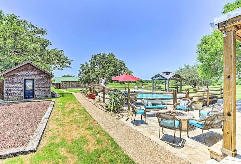 Sunset Ranch W/ Pool & Hot Tub On 29 Acres!