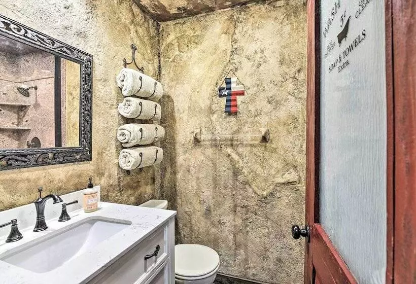 Sunset Ranch W/ Pool & Hot Tub On 29 Acres!