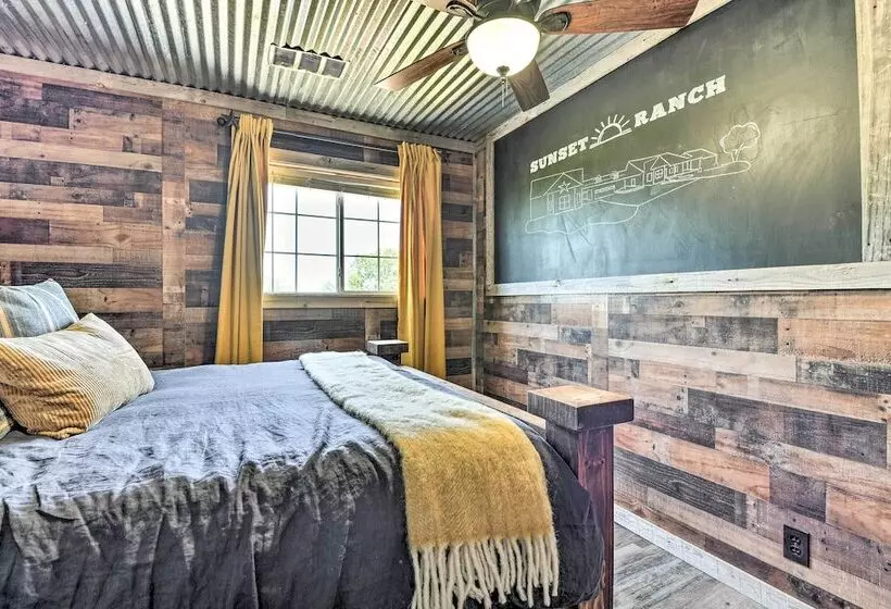 Sunset Ranch W/ Pool & Hot Tub On 29 Acres!