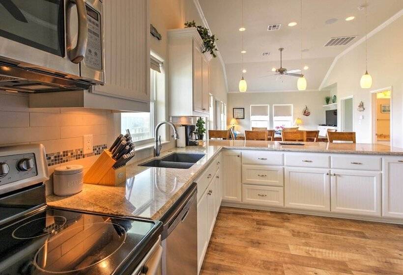 Port Bolivar Getaway W/ Ocean View: Walk To Beach!