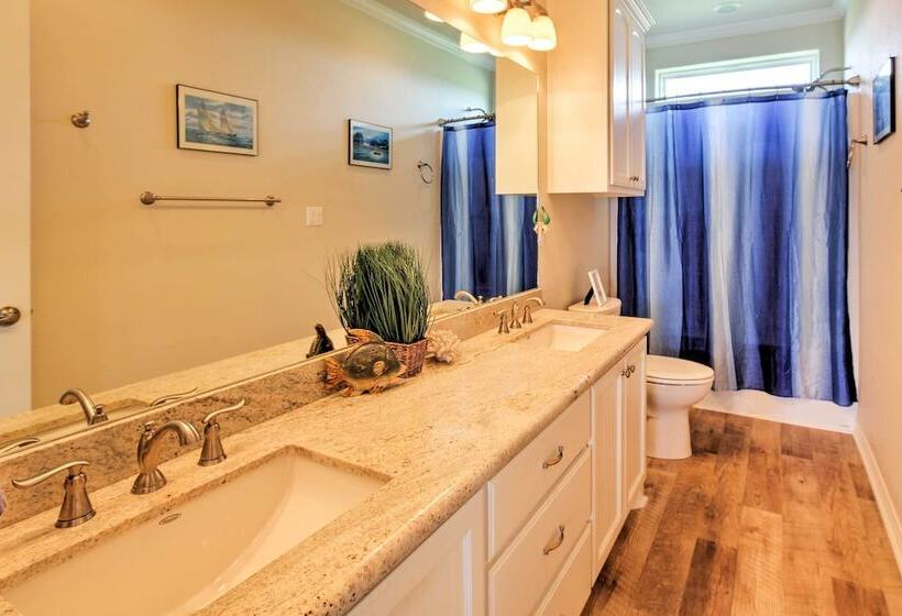 Port Bolivar Getaway W/ Ocean View: Walk To Beach!