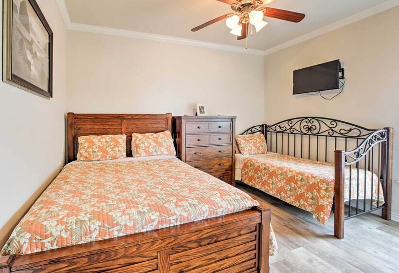 Port Bolivar Getaway W/ Ocean View: Walk To Beach!