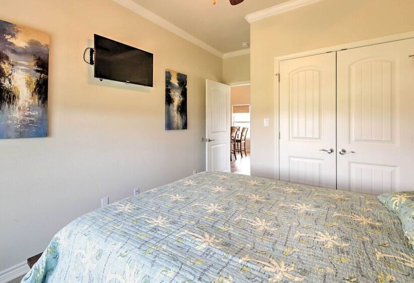 Port Bolivar Getaway W/ Ocean View: Walk To Beach!