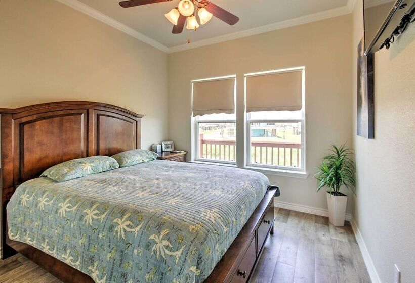 Port Bolivar Getaway W/ Ocean View: Walk To Beach!