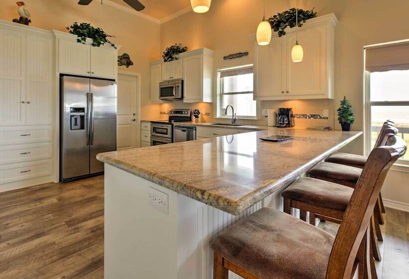 Port Bolivar Getaway W/ Ocean View: Walk To Beach!