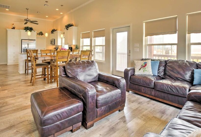 Port Bolivar Getaway W/ Ocean View: Walk To Beach!