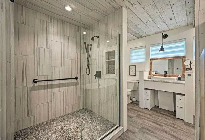 Waterfront Retreat, 10 Mi To Dtwn Shipshewana
