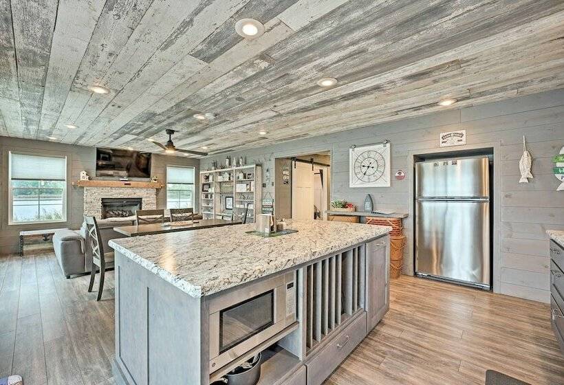 Waterfront Retreat, 10 Mi To Dtwn Shipshewana