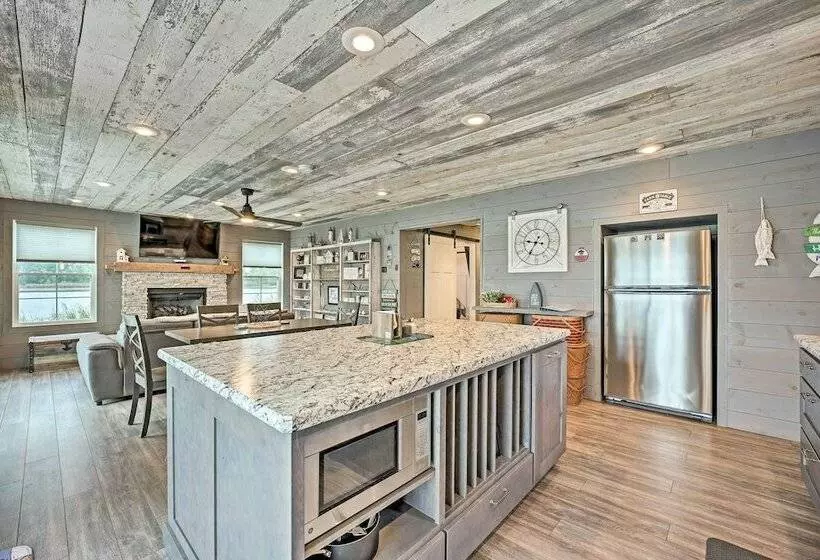 Waterfront Retreat, 10 Mi To Dtwn Shipshewana