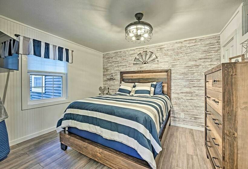 Waterfront Retreat, 10 Mi To Dtwn Shipshewana