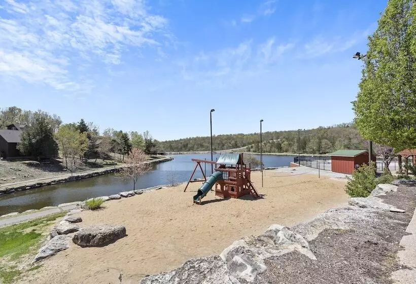 Whispering Creek   In The Heart Of Ozarks, Near Dt!