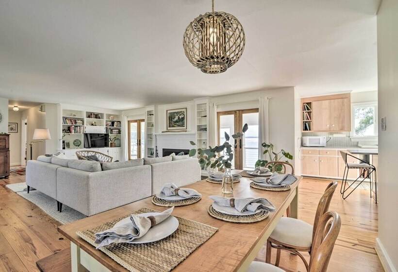 Bayside Deltaville Retreat W/ Beach & Bay Views!