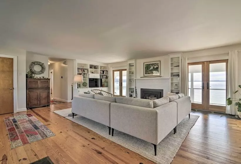 Bayside Deltaville Retreat W/ Beach & Bay Views!