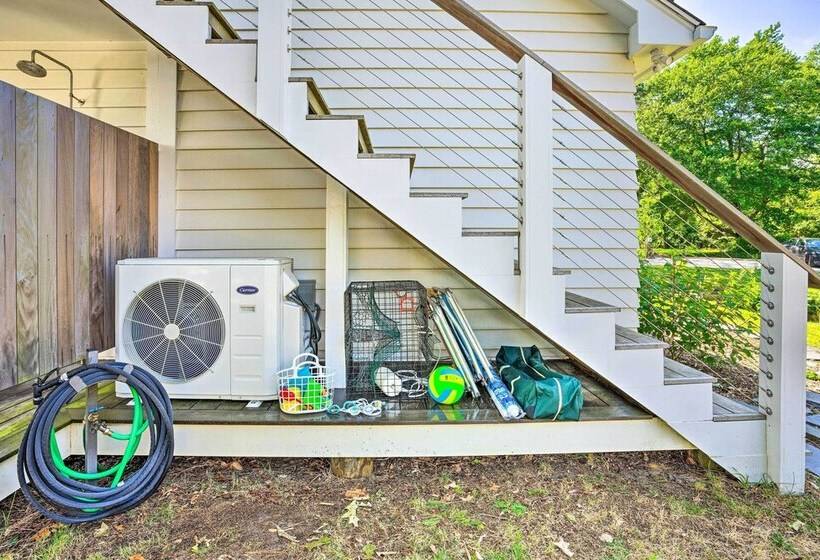 Bayside Deltaville Retreat W/ Beach & Bay Views!