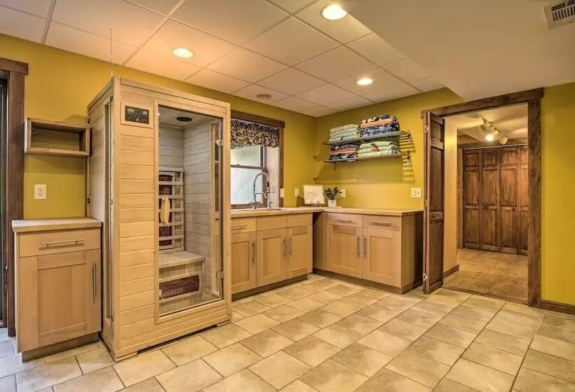 Beautiful Mount Joy Cabin W/ Pool + Sauna!