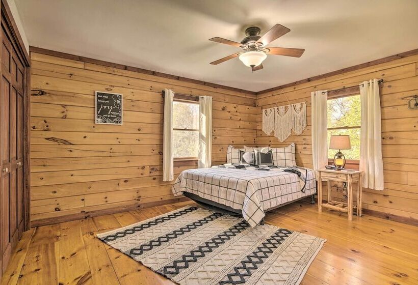 Beautiful Mount Joy Cabin W/ Pool + Sauna!