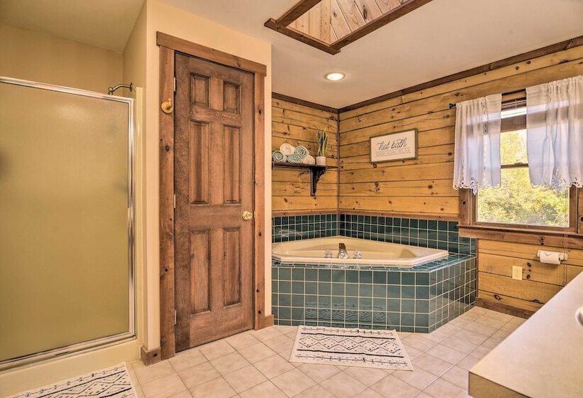 Beautiful Mount Joy Cabin W/ Pool + Sauna!