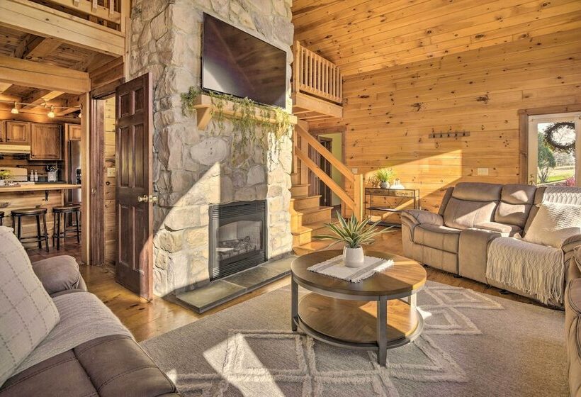 Beautiful Mount Joy Cabin W/ Pool + Sauna!