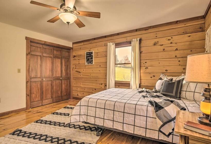 Beautiful Mount Joy Cabin W/ Pool + Sauna!