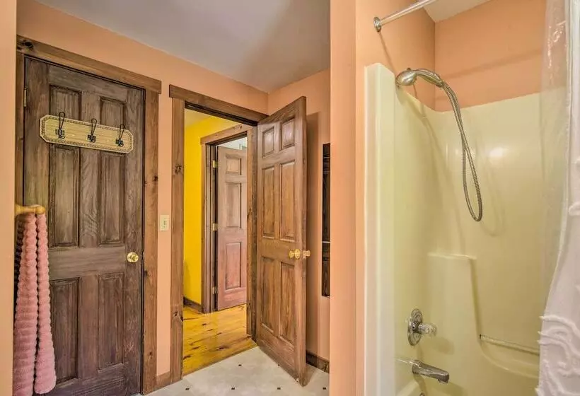 Beautiful Mount Joy Cabin W/ Pool + Sauna!