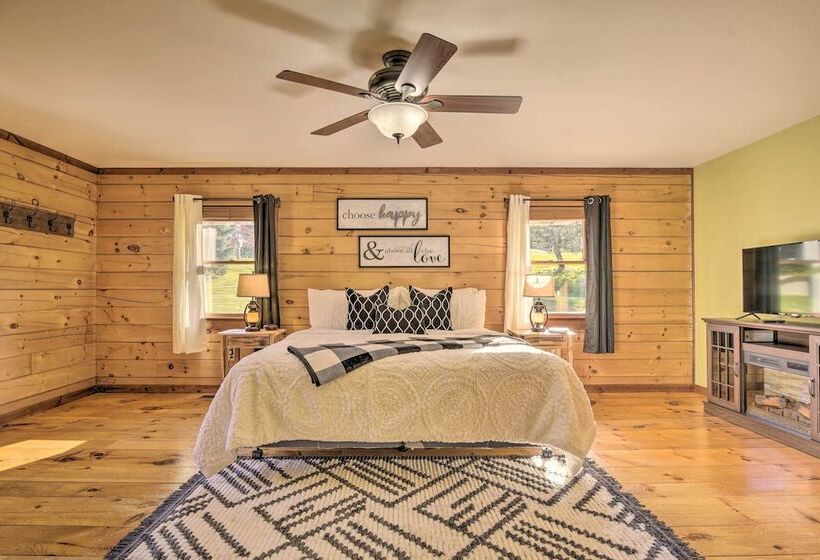 Beautiful Mount Joy Cabin W/ Pool + Sauna!