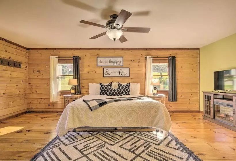 Beautiful Mount Joy Cabin W/ Pool + Sauna!