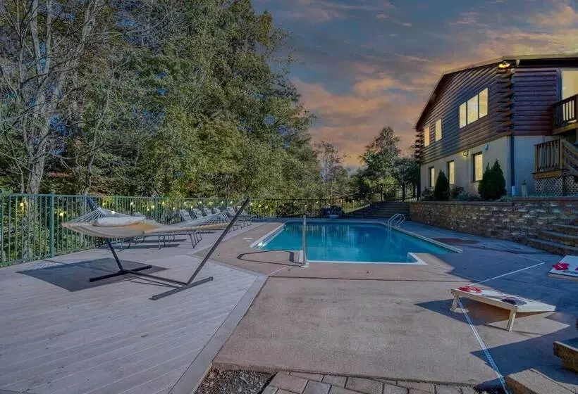 Beautiful Mount Joy Cabin W/ Pool + Sauna!